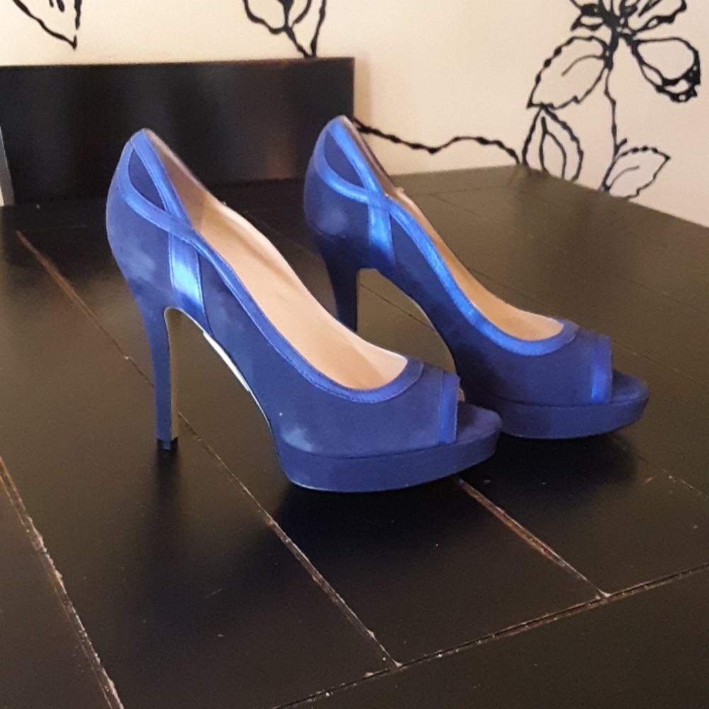 Heels - Picture 2 of 2